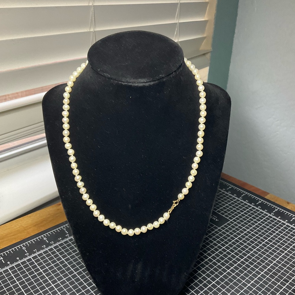 Sweet water pearl necklace with 14 K gold clasp